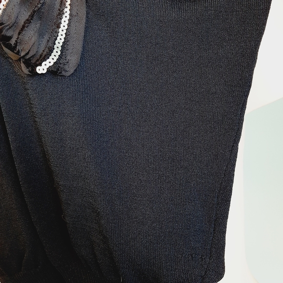 🅱️🅾️G🅾️ black knits top with silver sequins - Picture 4 of 5